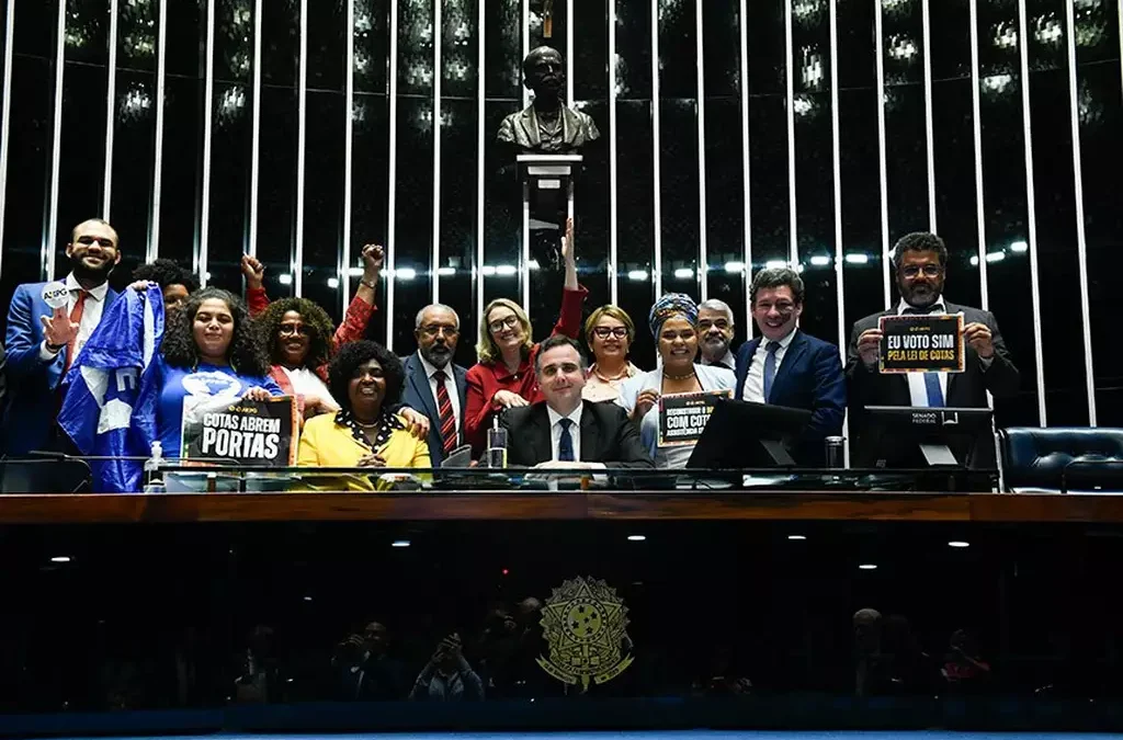 Senado aprova alteração na Lei de Cotas que reduz renda máxima