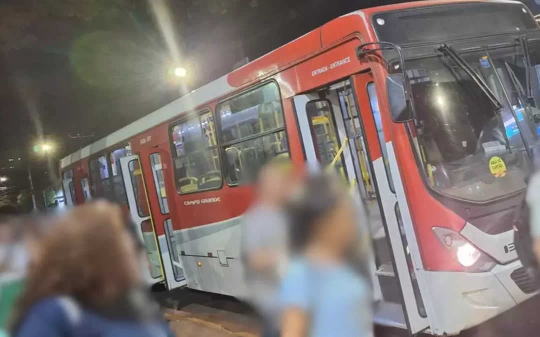 Passageiro de ônibus foi esfaqueado após negar dar dinheiro a andarilho em Campo Grande