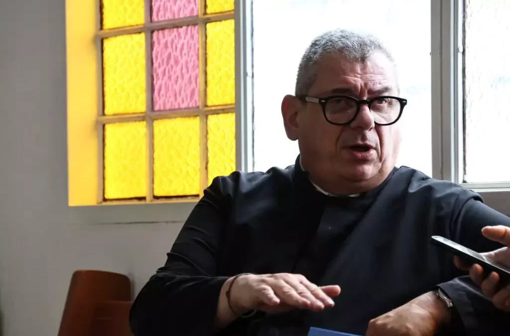 Padre de Campo Grande se ajoelhou na cama de Carlo Acutis e divulgou milagreiro ao mundo