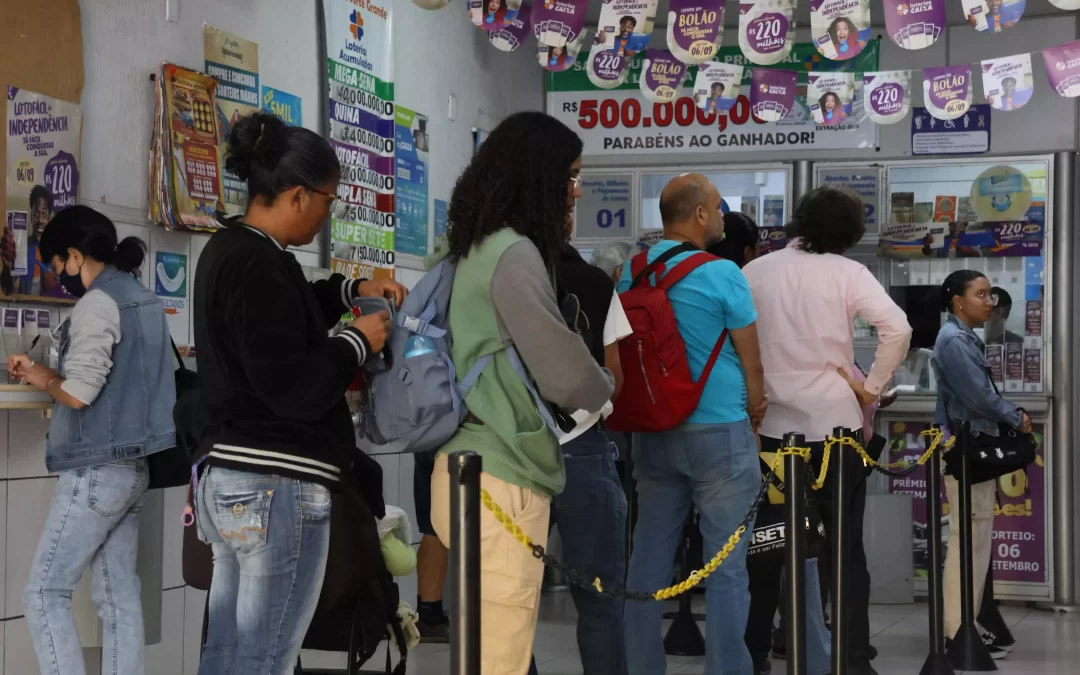 Busca por prêmio milionário faz apostadores tentarem a sorte pela 3ª vez e tem bolões de até R$ 5 mil