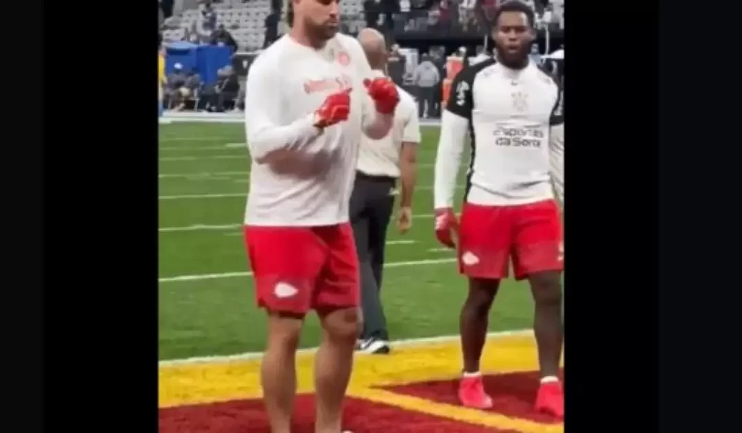 ‘Jogadinha do Paquetá’ faz Travis Kelce cair nas graças da torcida do Flamengo; veja vídeo