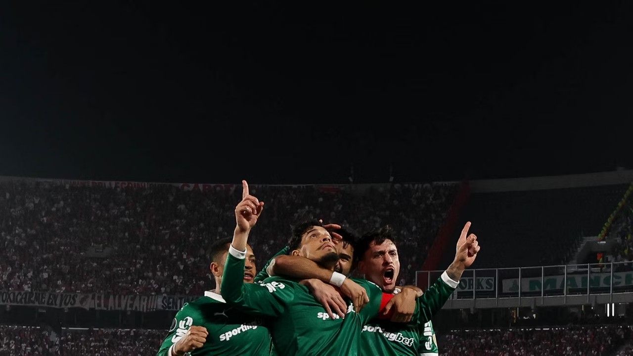 Palmeiras entra "sem temer ninguém" e fica perto de noite perfeita em grande vitória
