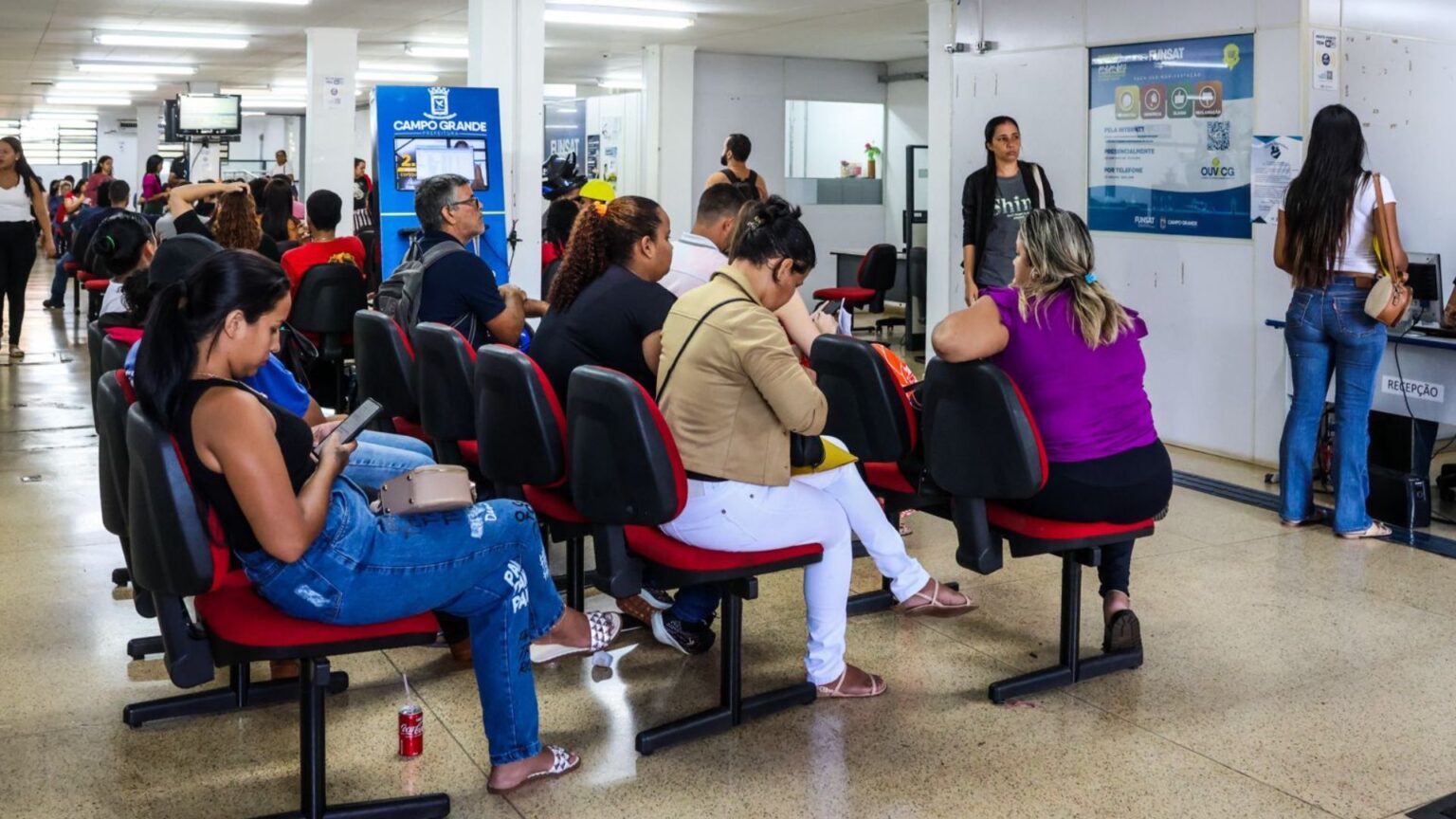 Procurando emprego Funsat tem 12 mil vagas nesta quarta-feira