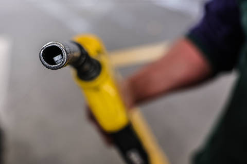 Mercado v chance de Copom iniciar corte de juros com intensidade menor diante de alta do petrleo