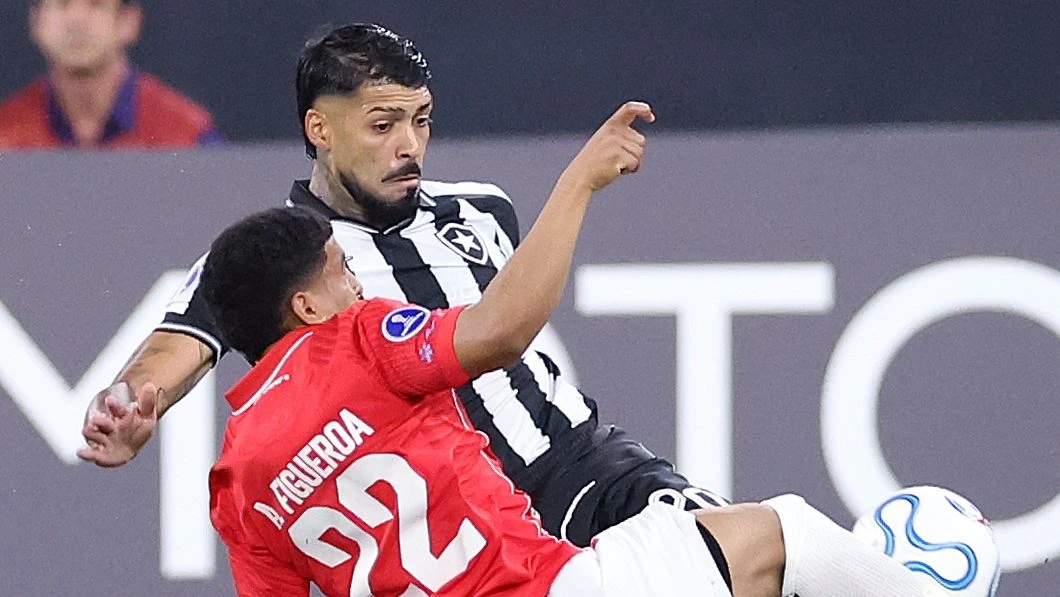 Alexander Barboza fica na bronca aps empate do Botafogo contra o Caracas S jogar bonito no basta