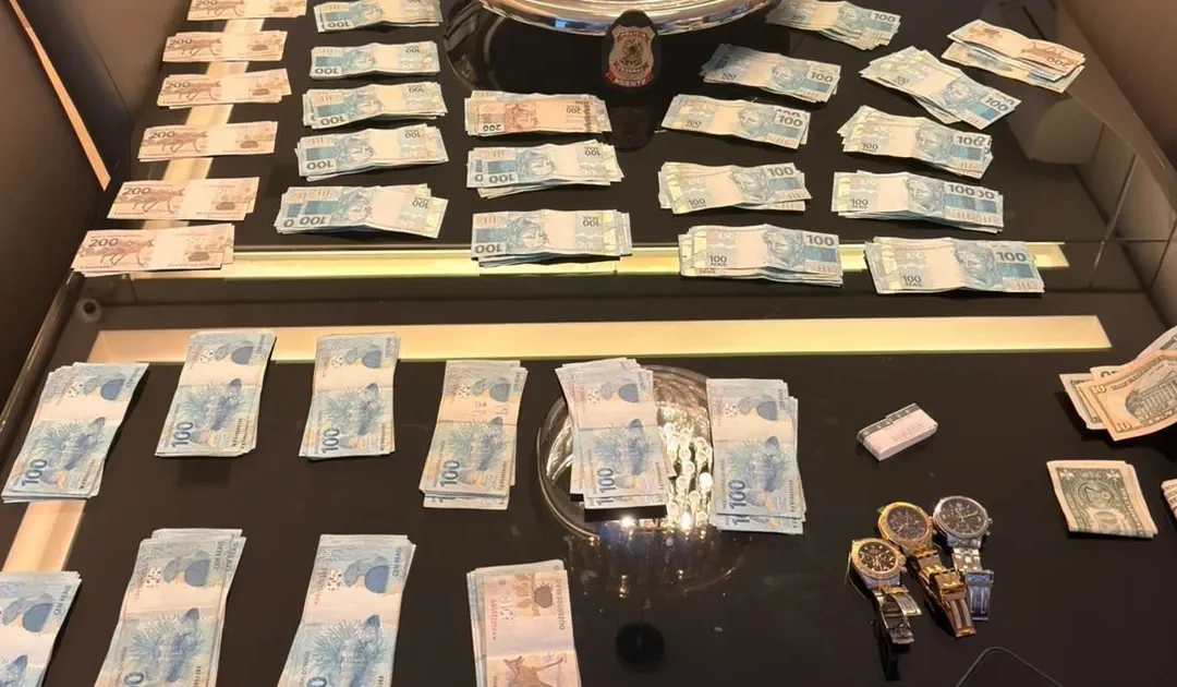 PF encontra dinheiro em livro falso em ação contra nomes ligados a Sóstenes